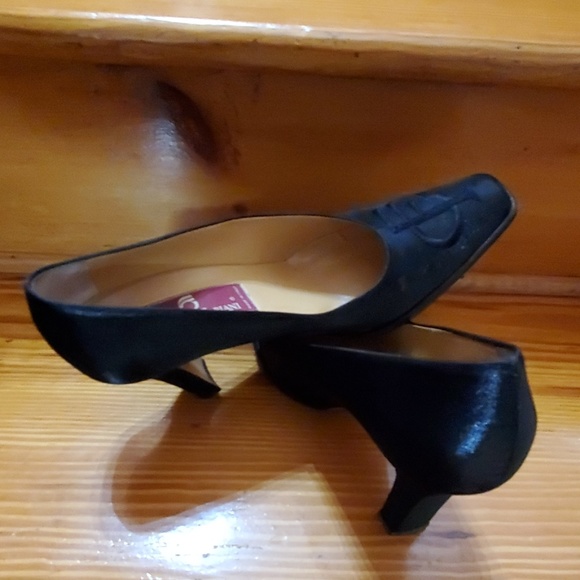 Shoes - Picture 2 of 4